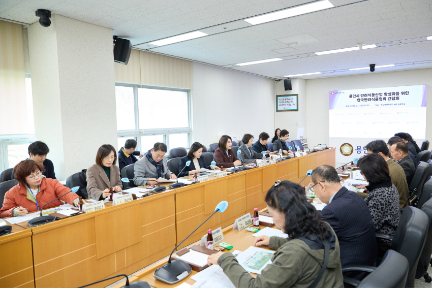 20250307 용인특례시의회 박희정 의원, 용인시 반려식물산업 활성화를 위한 간담회 개최(2).jpg