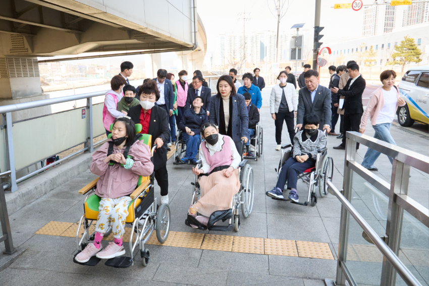 20250313 용인특례시의회 문화복지위원회, 발달장애인 사회적응훈련 참여(2).jpg