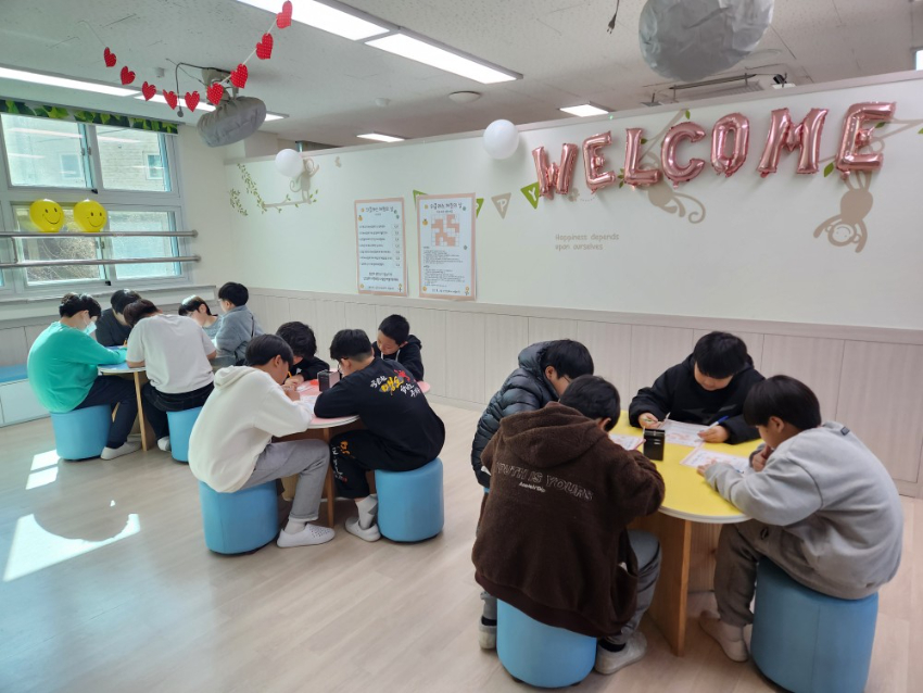 (20250317)용인교육지원청 보도자료(용인 왕산초 새학기 맞이 응원) 행사) 사진2.jpg