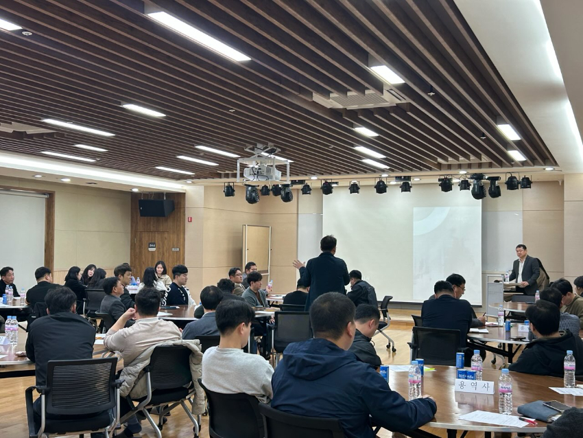 7. 용인특례시가 지난 27일 산지전용허가(협의) 실무자와 설계용역사 관계자들간 업무연찬회를 열었다..jpg