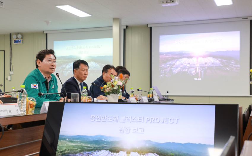 9-1. 이상일 용인특례시장이 10일 '용인 반도체클러스터 일반산업단지'를 방문해 현장점검을 진행했다..JPG