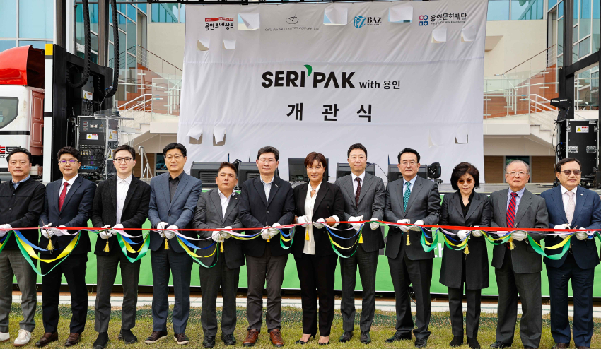 13-1. 용인특례시는 13일 마평동 옛 용인종합운동장에 골프스타 박세리 전 감독과 함께하는 SERI PAK with 용인을 개관했다.jpg