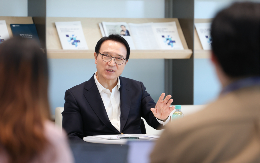 250513_임태희_경기도교육감__공약이행_종합평가_최상위_등급(SA)_획득(사진2).JPG