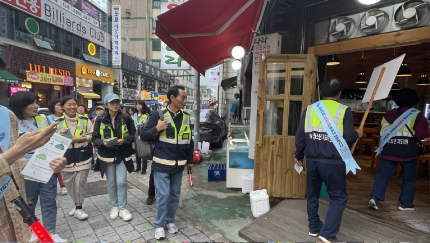 9. 수지구 청소년 유해환경 집중점검 모습.jpg