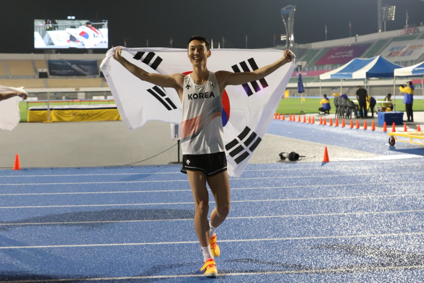 2-1. 용인특례시 직장운동경기부 소속 우상혁 선수는 '2025 구미아시아육상경기선수권대회'에서 높이뛰기 금메달을 차지했다.jpg