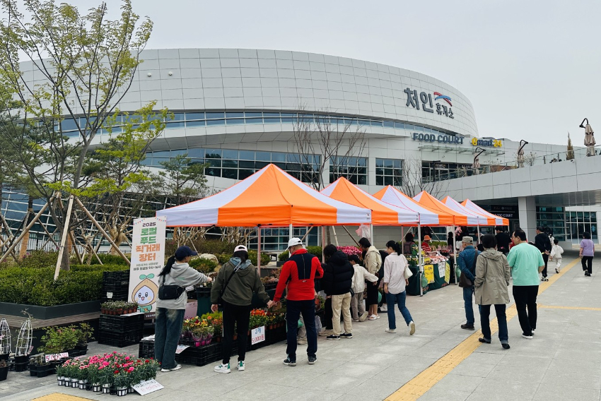 1. 용인특례시는 처인휴게소에 '로컬푸드 직거래 장터'를 매주 일요일 운영한다.jpg