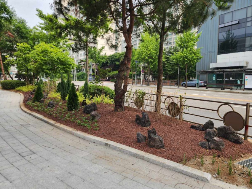 2-2. 용인특례시는 수지구 동천동 908번지 일원 완충녹지 산책로 정비를 완료했다.jpeg
