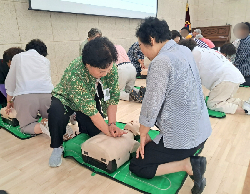 4. 심폐소생술 교육 모습.jpg