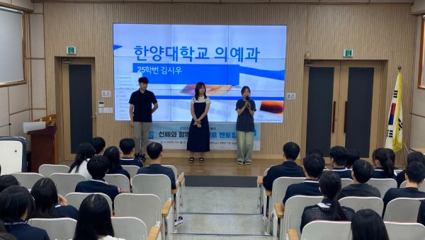 (20250714) 용인교육지원청 보도자료(현암고, _선배 초청 특강_ 통해 학생 맞춤형 진로 멘토링 진행) 사진2.jpg