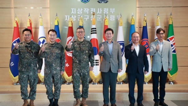 1-5. 이상일 용인특례시장은 2일 지상작전사령부를 방문해 주성운 사령관 등 군관계자들을 격려했다.jpg