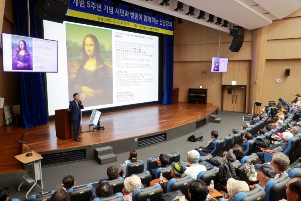 6-3. 15일 용인세브란스병원에서 이상일 시장이 강연을 하고 있다.JPG