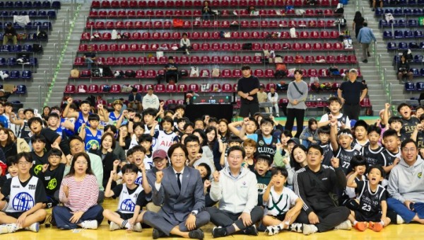 5-2. 18일 용인실내체육관에서 용인특례시와 우지원이 함께하는 유소년 농구대회가 열렸다..jpg