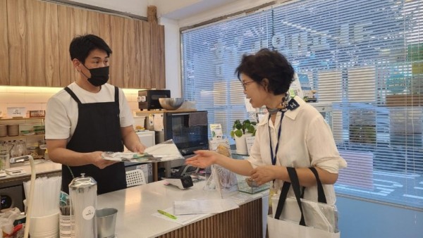 6. 용인특례시 처인구 가을 개학 대비 어린이기호식품 조리판매업소 위생 점검 사진.jpg