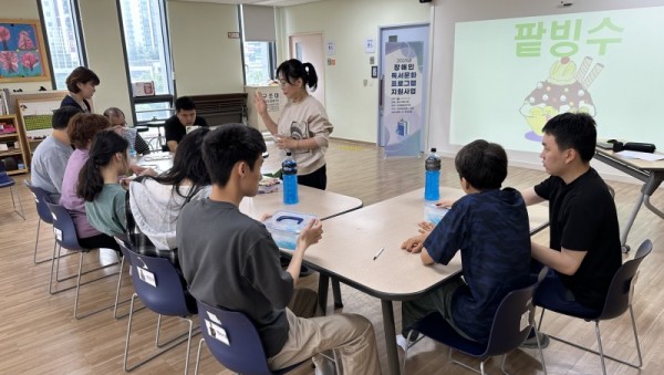 5. 용인특례시 기흥도서관은 발달장애인 맞춤 독서문화 프로그램을 운영했다.jpg