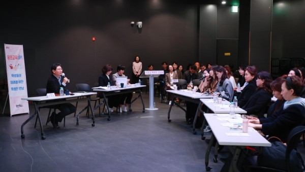 5-3. 이상일 용인특례시장은 4일 수지·동백·구성 중학교 학부모 대표들과 간담회를 진행했다.jpg