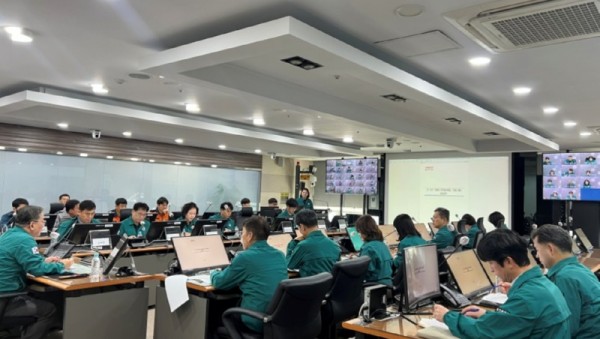 6. 용인특례시는 11일 시청 재난상황실에서 겨울철 재해에 대비한 종합대책 회의를 개최했다.jpg