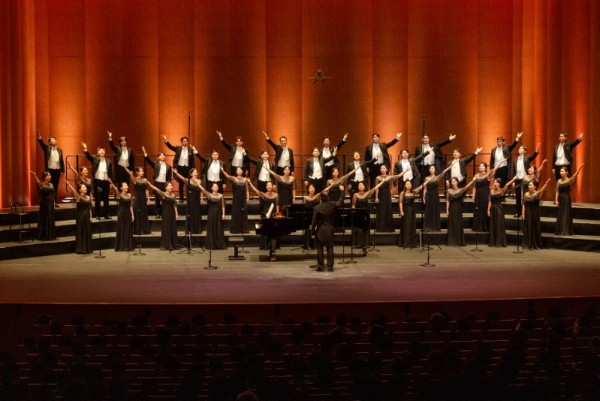 [사진1] 용인시립합창단, 상임 운영 기념‘제10회 정기연주회 우리의 노래, 마음의 뜰에 피어나’성황리 마무리.jpg