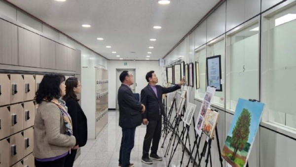 6. 처인구 역북동 주민자치위원회는 7일부터 14일까지 역북동행정복지센터에서 주민자치 프로그램 작품전시회를 개최했다.jpg