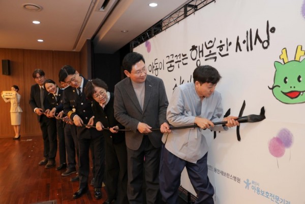 6-4. 18일 용인예술과학대 비전관에서 이상일 시장과 