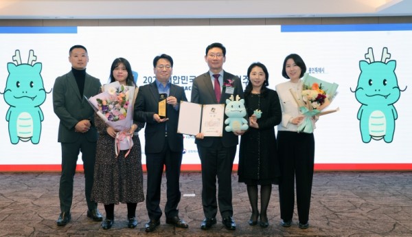 6-2. 25일 열린 ‘2025 대한민국 캐릭터 어워즈’에서 용인특례시의 대표 캐릭터 ‘조아용’이 대상을 수상했다.jpg