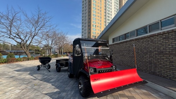 5-1. 수지체육공원에 배치한 제설차.jpg