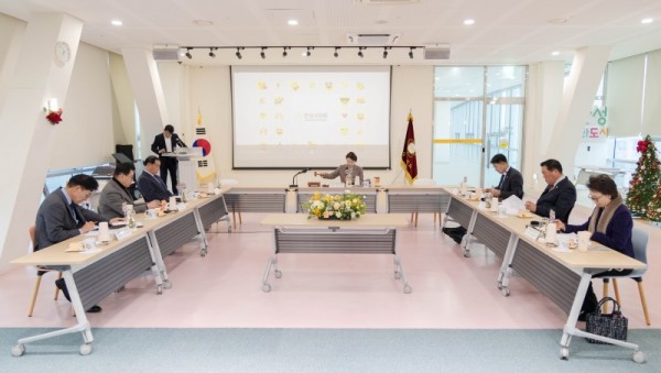 20251211 용인특례시의회 유진선 의장, 경기도시‧군의회의장 남부권협의회 제57차 정례회의 참석(2).jpg