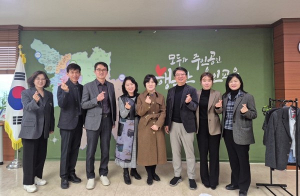 (20251211) 용인교육지원청 보도자료(교복을 물려주면 예쁜 새 우산으로 바꿔드려요 용인교육지원청, 교복 물려주기 사업으로 「기흥1중」 전출 예정 신입생 지원) 사진.jpg