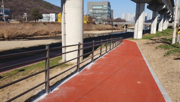 2. 용인특례시 처인구가 고림동 103-48번지 일대 경안천에 진입로를 조성했다..jpg